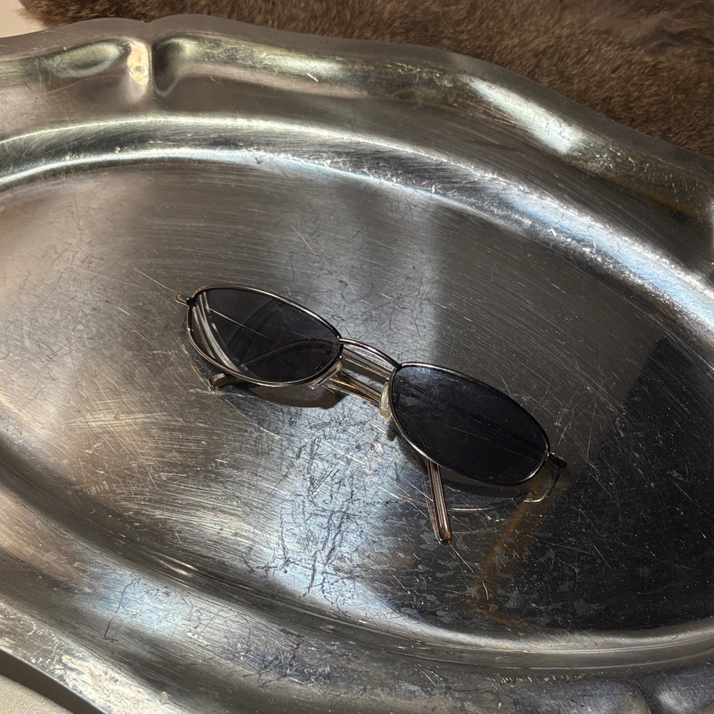 Stylish Black Oval Sunglasses